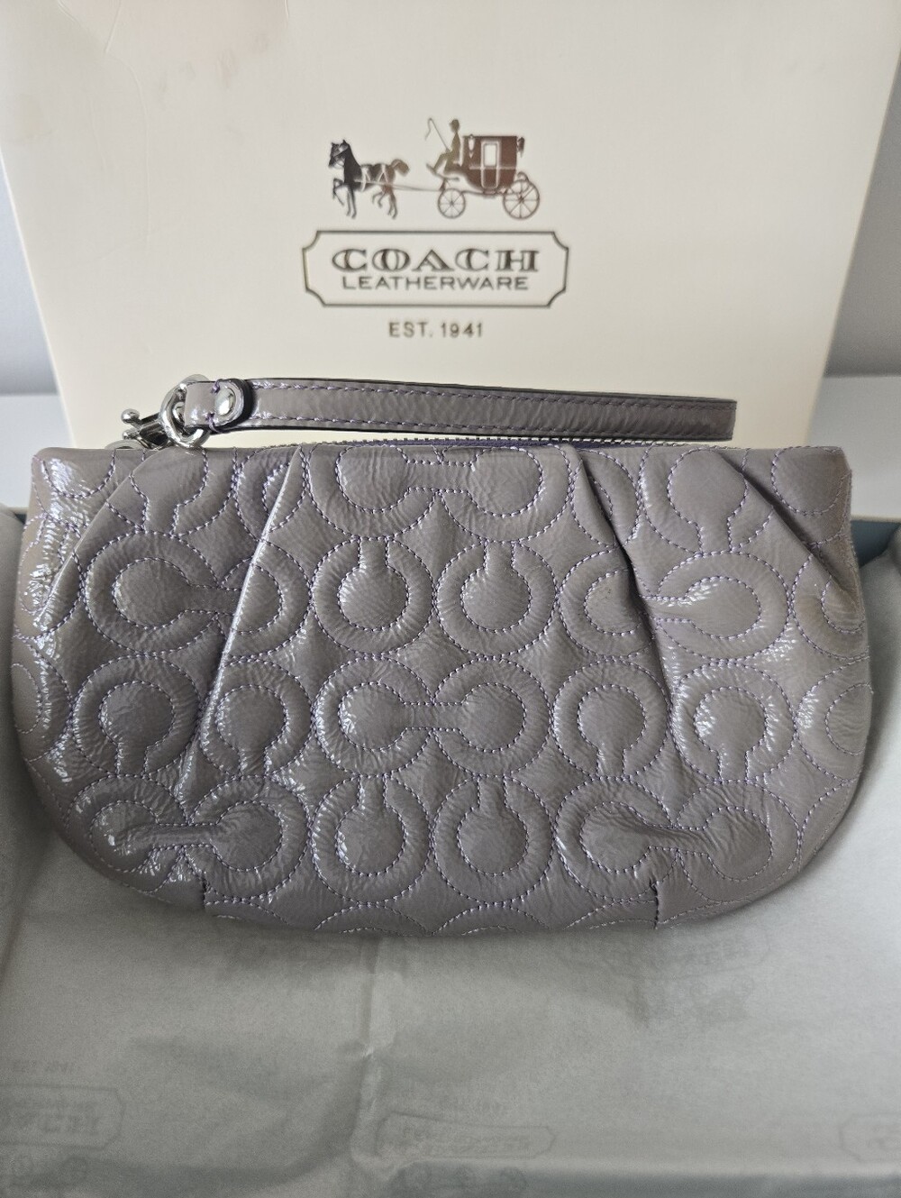 Vintage Coach Patent Leather Quilted Wristlet. New. Stitching & Interior Liliac